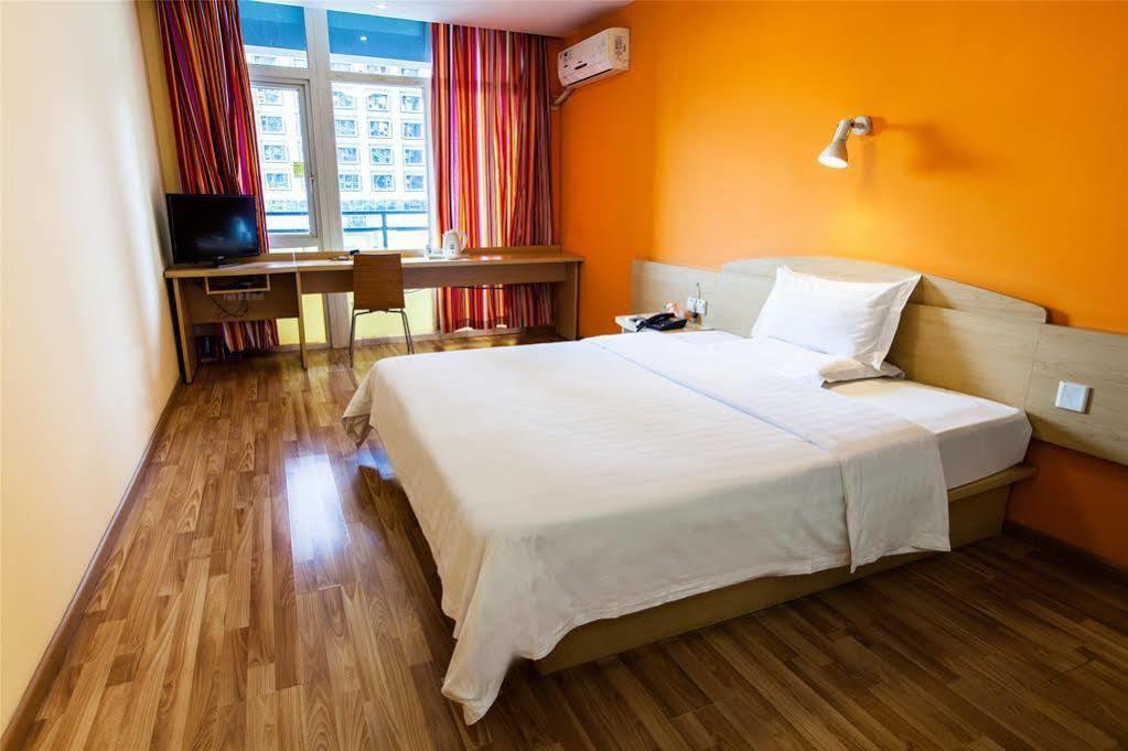 7 Days Inn Shanghai Xujiahui Caobao Road Subway Station Branch Xuhui Eksteriør bilde