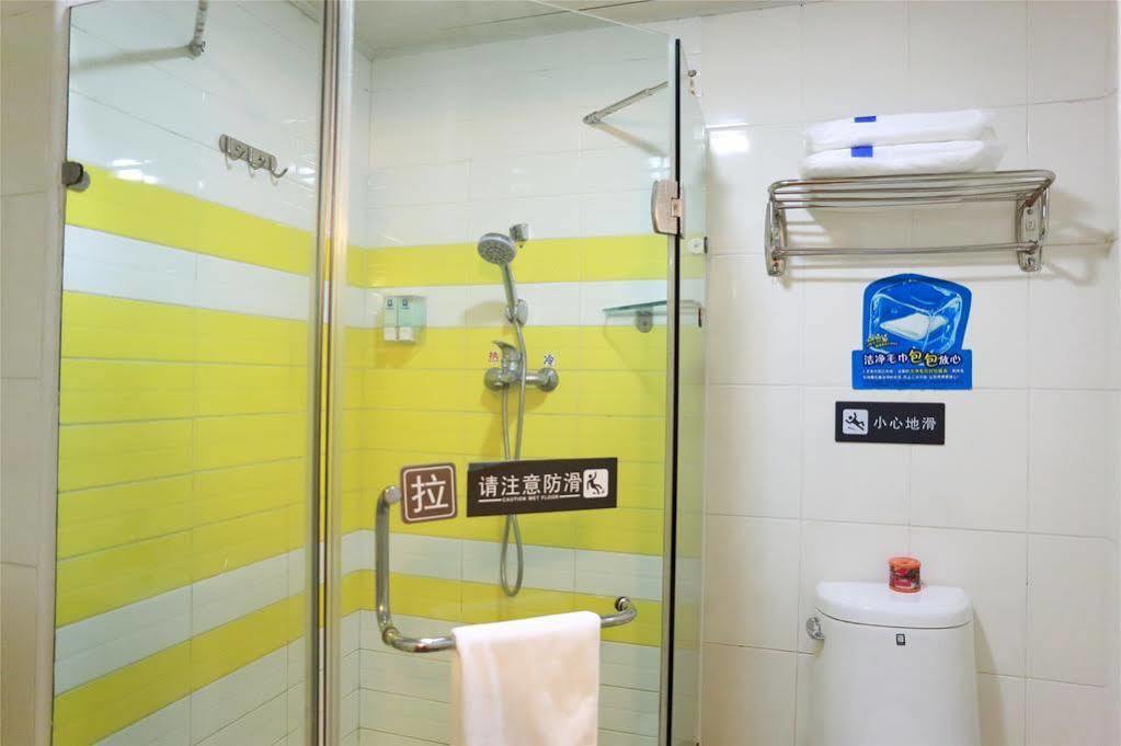 7 Days Inn Shanghai Xujiahui Caobao Road Subway Station Branch Xuhui Eksteriør bilde