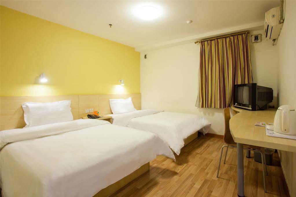 7 Days Inn Shanghai Xujiahui Caobao Road Subway Station Branch Xuhui Eksteriør bilde